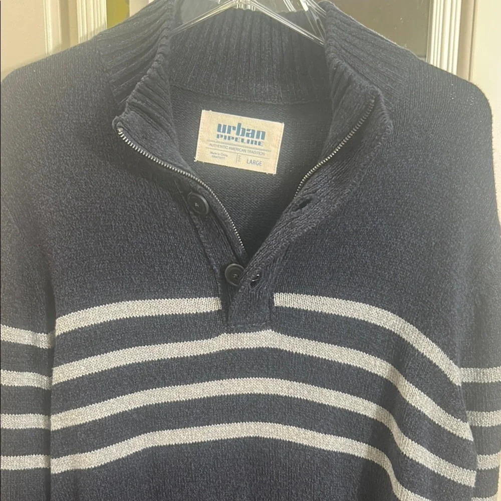 Urban Outfitters Navy Blue and Gray Men's Sweater great condition - Picture 10 of 10